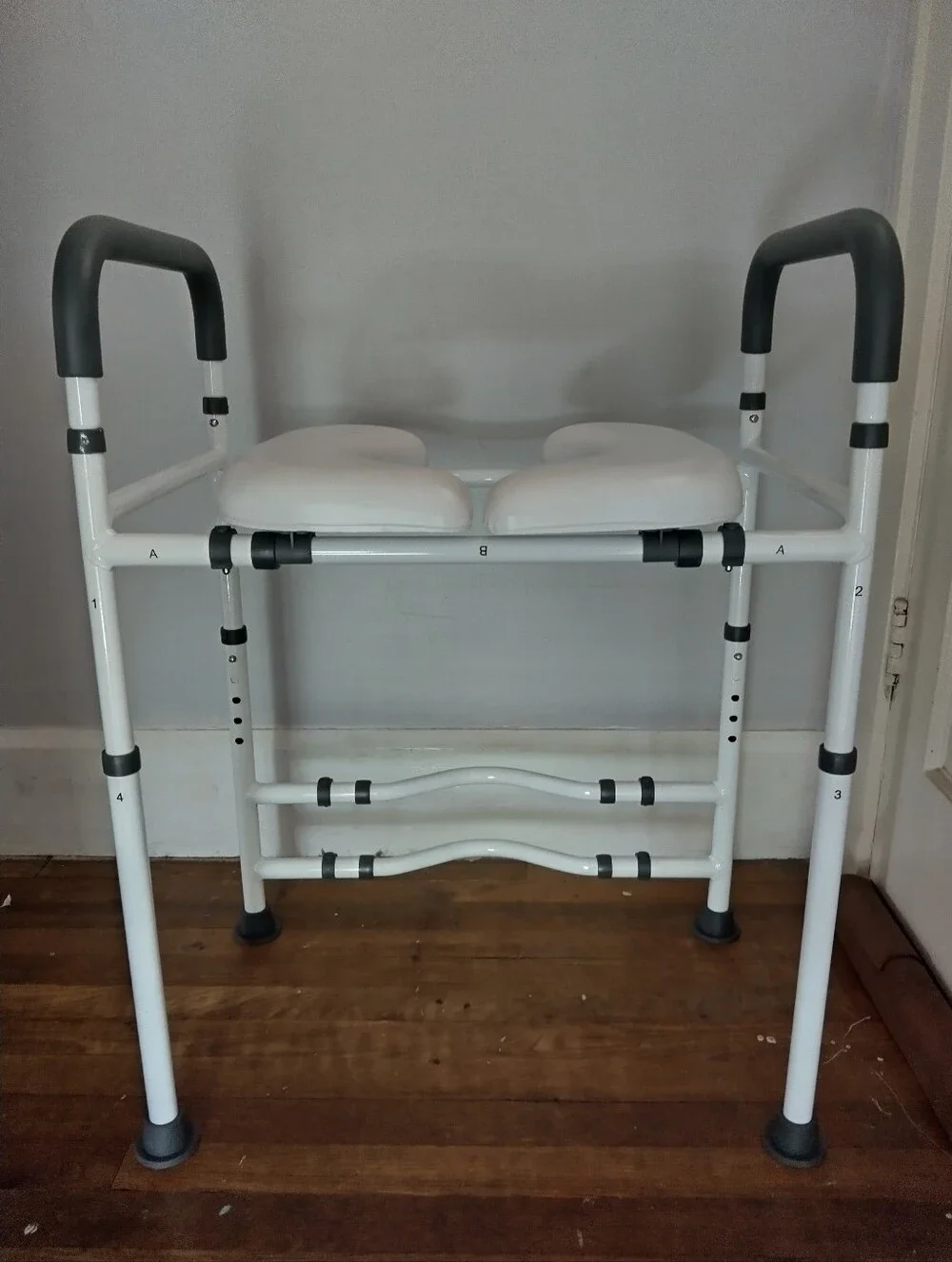 MaxKare Raised Toilet Seat with Handles, Toilet Seat Riser